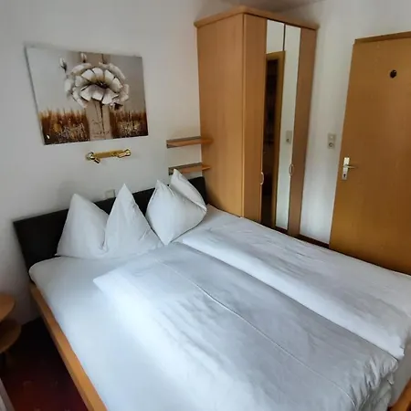 Gaestehaus Almrausch, Mit Pool Maison d'hôtes Nassereith