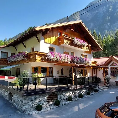 Maison d'hôtes Gaestehaus Almrausch, Mit Pool Nassereith