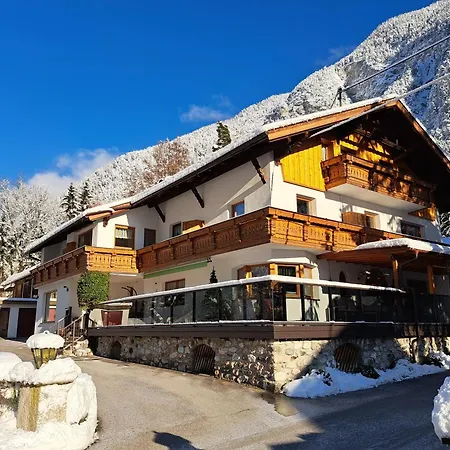 Gaestehaus Almrausch, Mit Pool