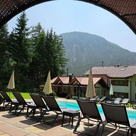 Gaestehaus Almrausch, Mit Pool 招待所