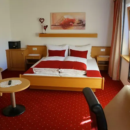 招待所 Gaestehaus Almrausch, Mit Pool 那塞雷思