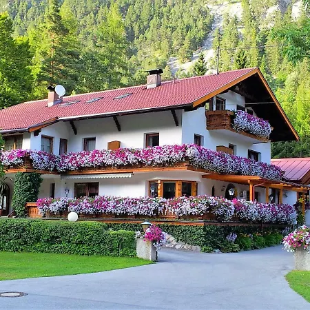 Gaestehaus Almrausch, Mit Pool Maison d'hôtes *