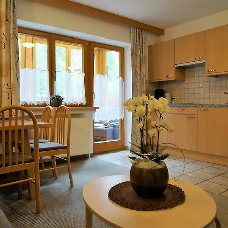 Gaestehaus Almrausch, Mit Pool 那塞雷思