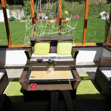 Gaestehaus Almrausch, Mit Pool 招待所 3*