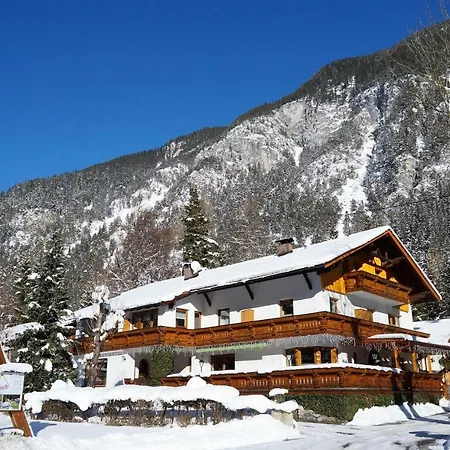 Gasthuis Gaestehaus Almrausch, Mit Pool Nassereith