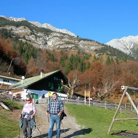 招待所 Gaestehaus Almrausch, Mit Pool 那塞雷思