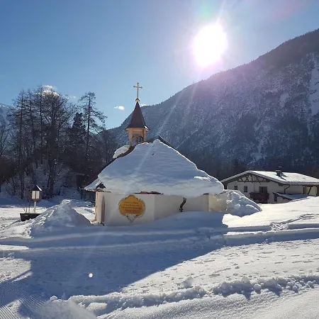 Gaestehaus Almrausch, Mit Pool 那塞雷思