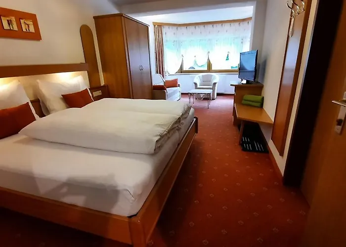 Almrausch, Mit Pool Gasthof 3*