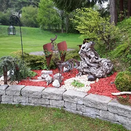 Gaestehaus Almrausch, Mit Pool בית הארחה 3*