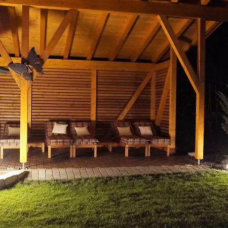 Gaestehaus Almrausch, Mit Pool