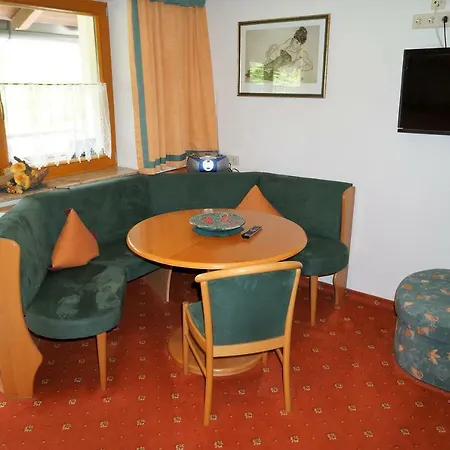 Gaestehaus Almrausch, Mit Pool 3* נאסריט