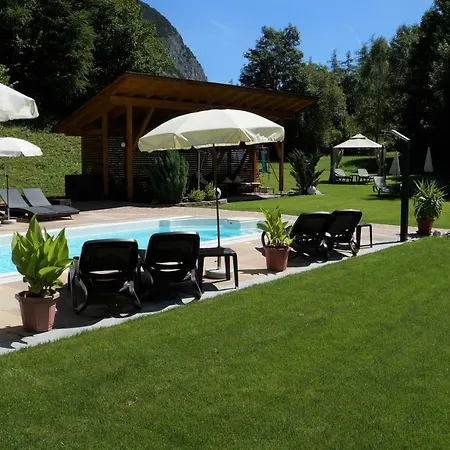 Gaestehaus Almrausch, Mit Pool בית הארחה