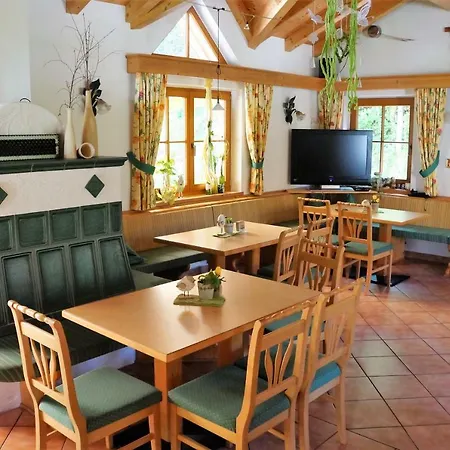 Gaestehaus Almrausch, Mit Pool