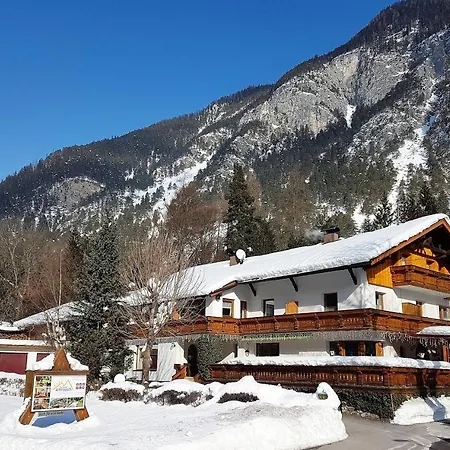 בית הארחה Gaestehaus Almrausch, Mit Pool