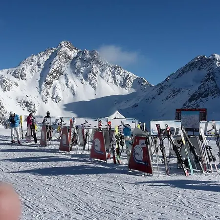 Gaestehaus Almrausch, Mit Pool בית הארחה נאסריט