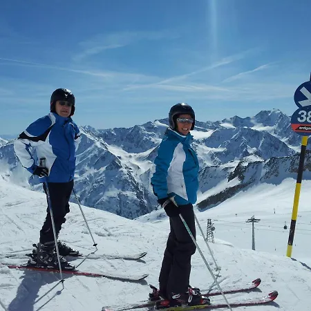 בית הארחה Gaestehaus Almrausch, Mit Pool נאסריט