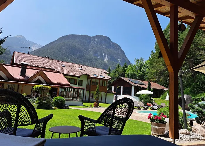 Gaestehaus Almrausch, Mit Pool Pensionat