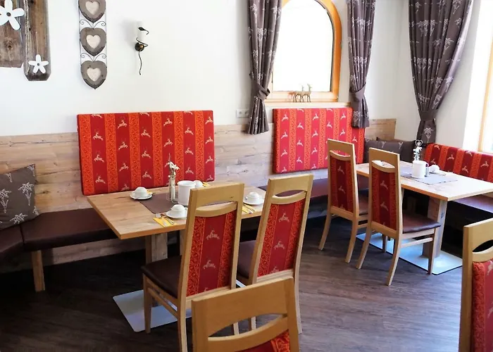 Pensionat Gaestehaus Almrausch, Mit Pool Nassereith