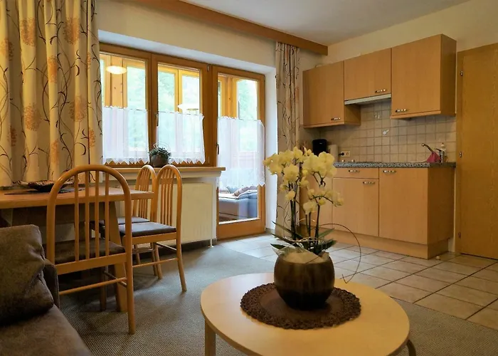 Gaestehaus Almrausch, Mit Pool Nassereith