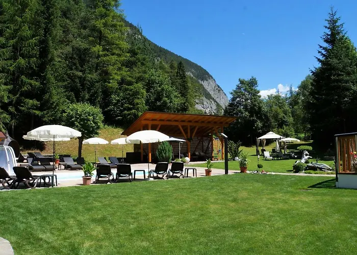 Gaestehaus Almrausch, Mit Pool Pensionat Nassereith