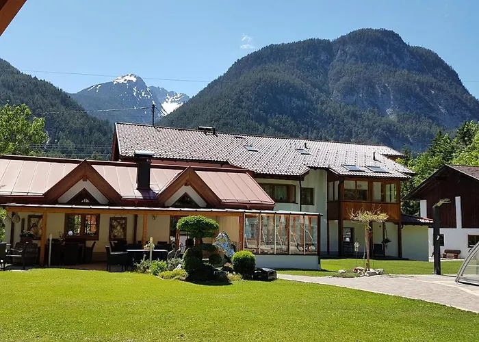 Gaestehaus Almrausch, Mit Pool Pensionat