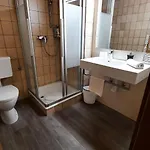 Almrausch, Mit Pool