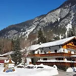 Gasthof Almrausch, Mit Pool