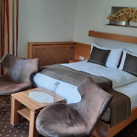 Guest house Gaestehaus Almrausch, Mit Pool Nassereith