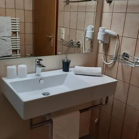 Gaestehaus Almrausch, Mit Pool Pensjonat Nassereith