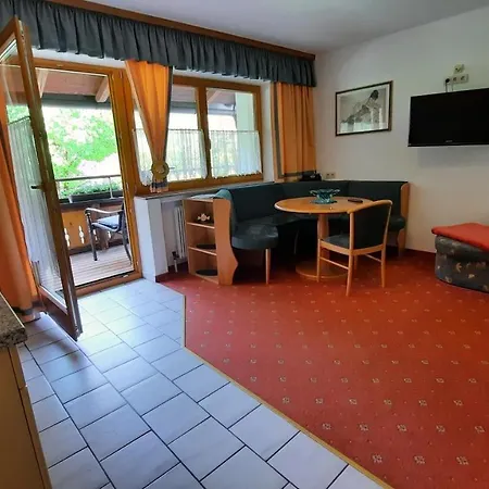 Gaestehaus Almrausch, Mit Pool Guest house Nassereith