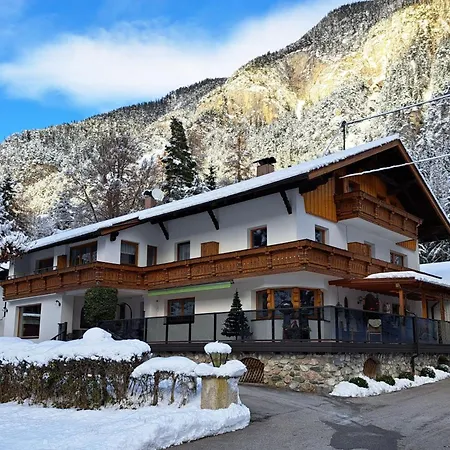 Gaestehaus Almrausch, Mit Pool 3* Nassereith