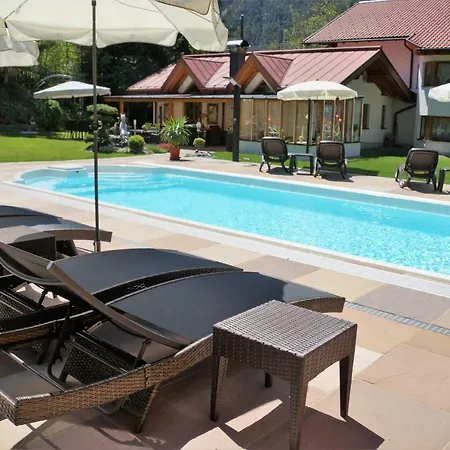 Gaestehaus Almrausch, Mit Pool
