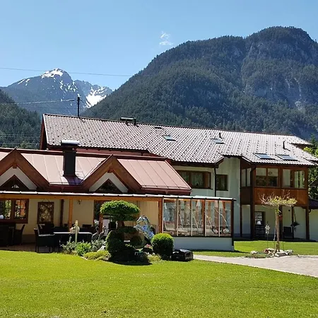 Gaestehaus Almrausch, Mit Pool Pensjonat