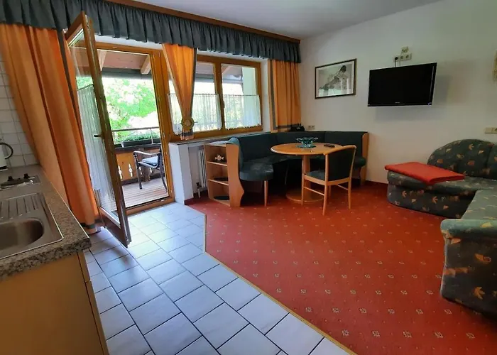 Gaestehaus Almrausch, Mit Pool Konukevi Nassereith